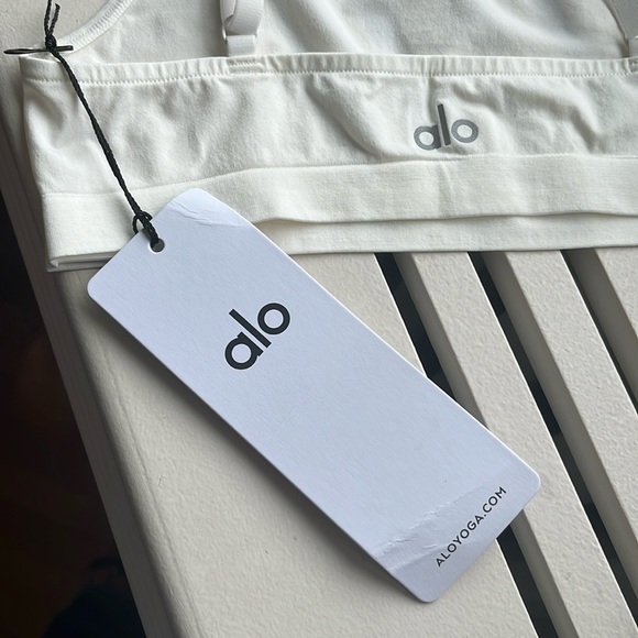 Alo Yoga sheer glow bra ivory color medium size - Picture 5 of 8